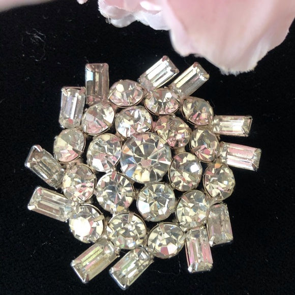 Large (2.25”)Vintage Weiss Rhinestone Brooch Pin - Picture 3 of 8